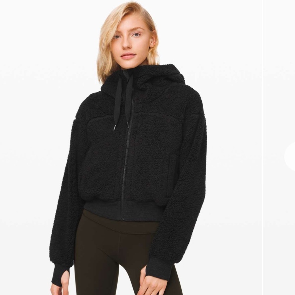 LULULEMON- Short Sweet and Sherpa Jacket
Heathered Core Black / Black size xs